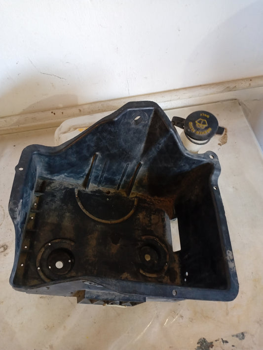 Base Bateria Envase Depósito Agua Limpiaparabrisa Ford F150 2009 2014