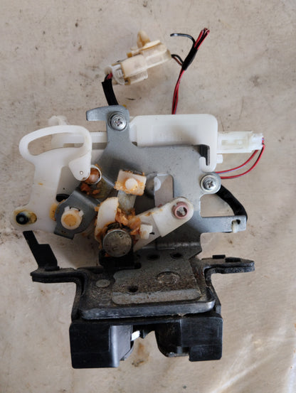 Cerradura De Maleta Mazda5 2006 2010