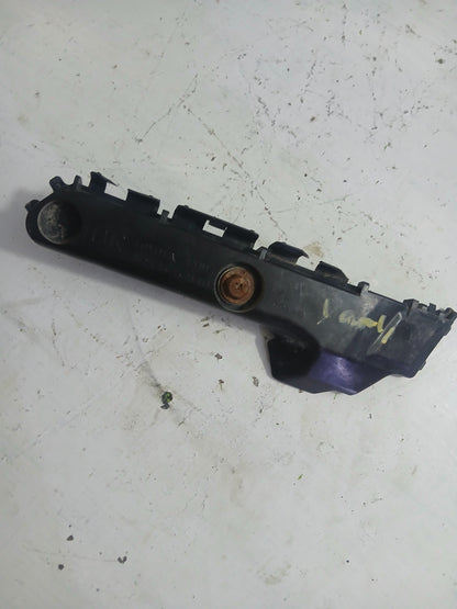 Base Parachoque Trasero Soporte Guia Toyota Yaris 2006 2010 Sport