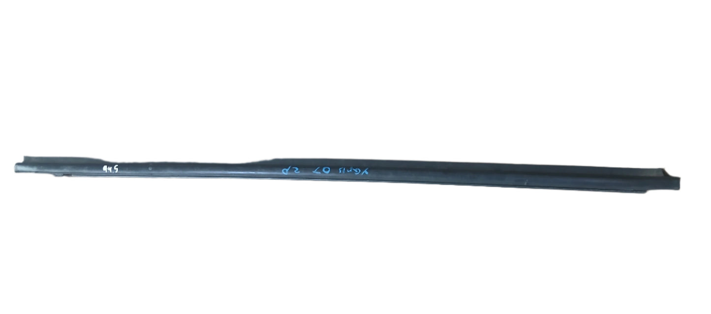 Cepillo Lamevidrio Externo [2ptas] Yaris 2006 2009 Sport