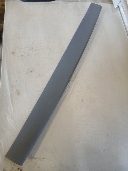 Moldura Superior Compuerta Toyota Sienna 1998 2003