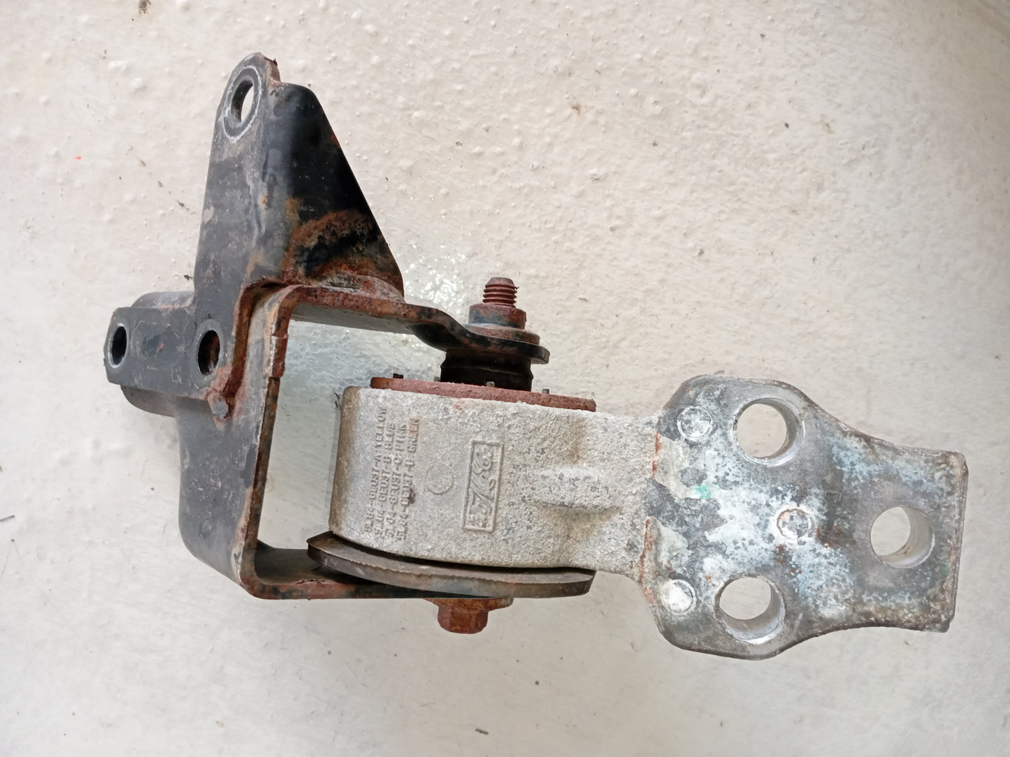 Soporte Base Caja Ford Escape 2001 2007