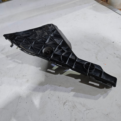 Base Parachoque Delantero Soporte Guia Toyota Yaris Belta
