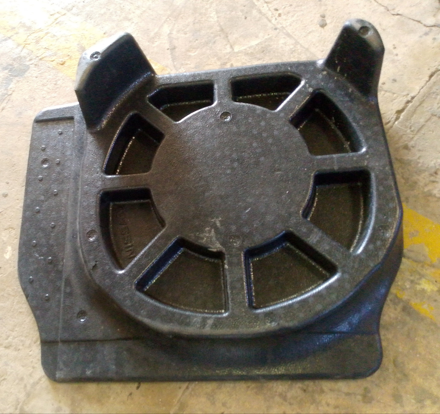 Base Porta Caucho Respuesto Nissan Tiida 1.8