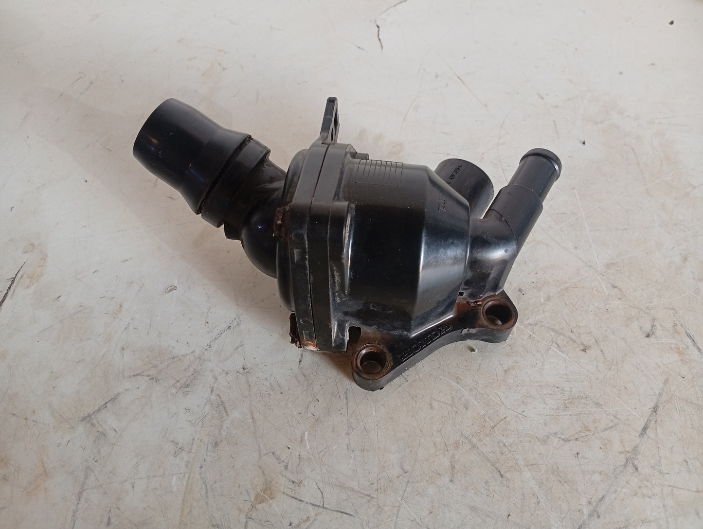 Toma De Agua Plastica con Termostato Honda K24A4