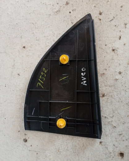 Tapa Triangulo Puerta Trasera Chevrolet Aveo 2011 2014