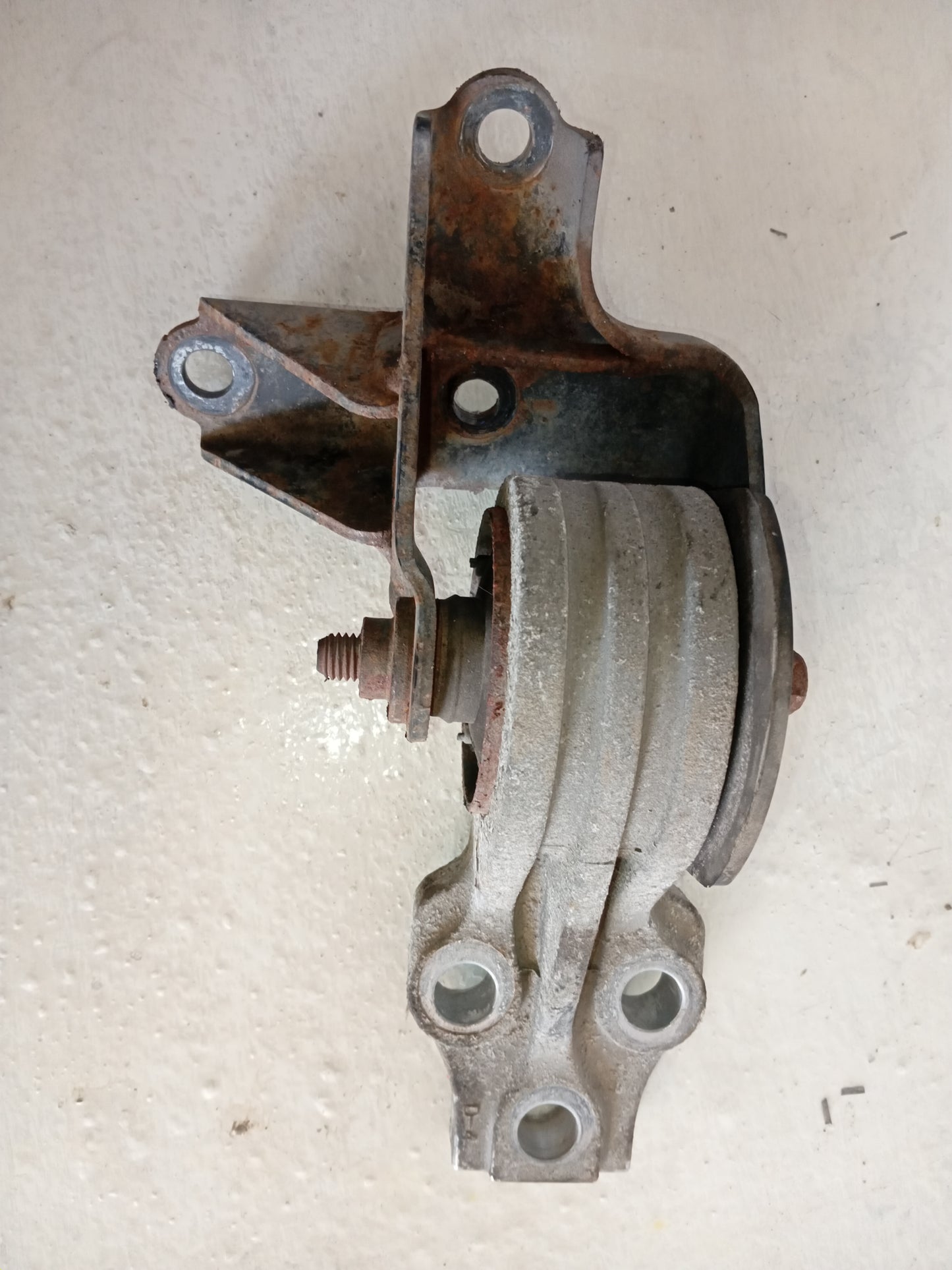 Soporte Base Caja Ford Escape 2001 2007