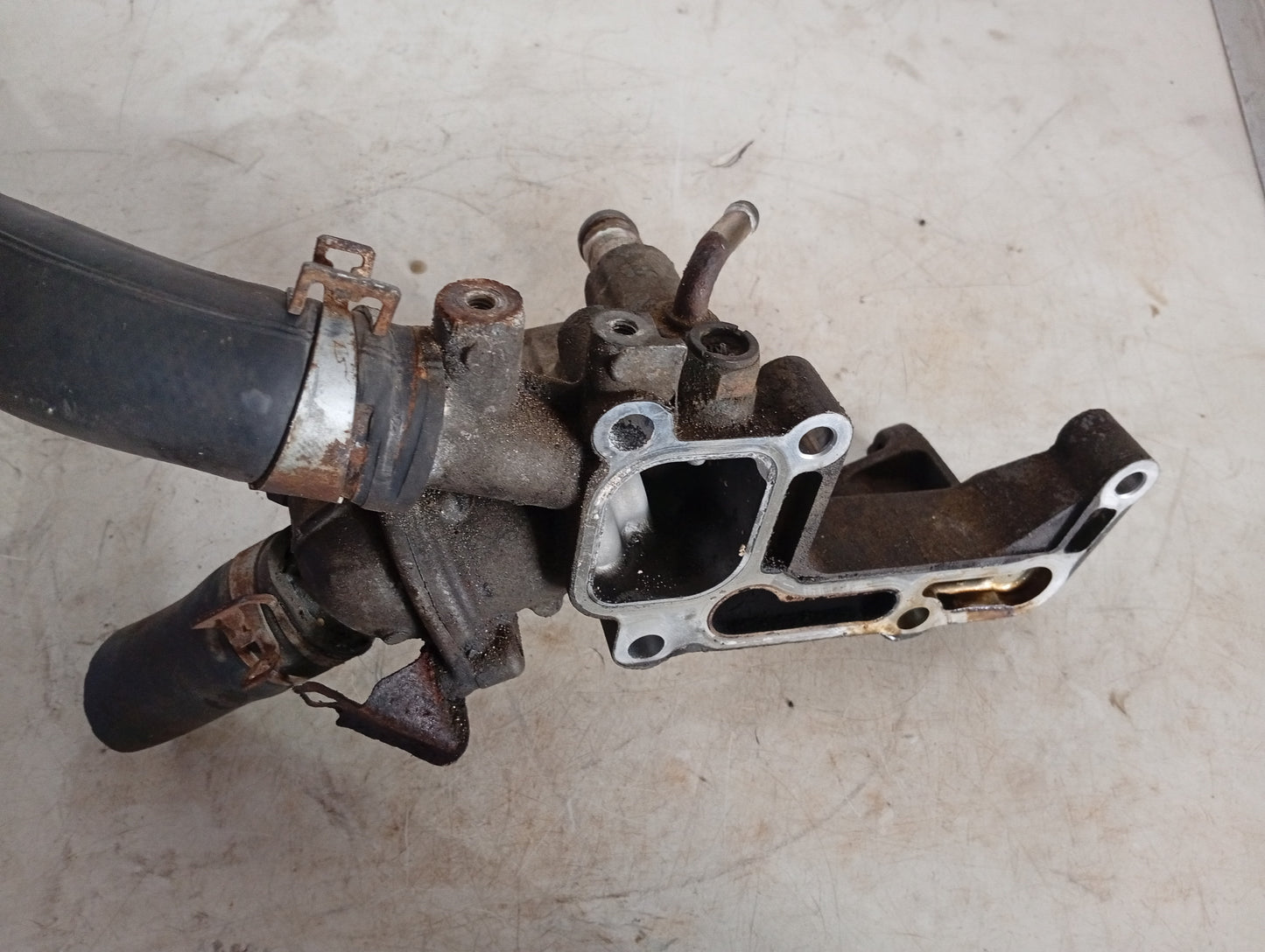 Toma De Agua Termostato Honda Civic D17 2001 2005