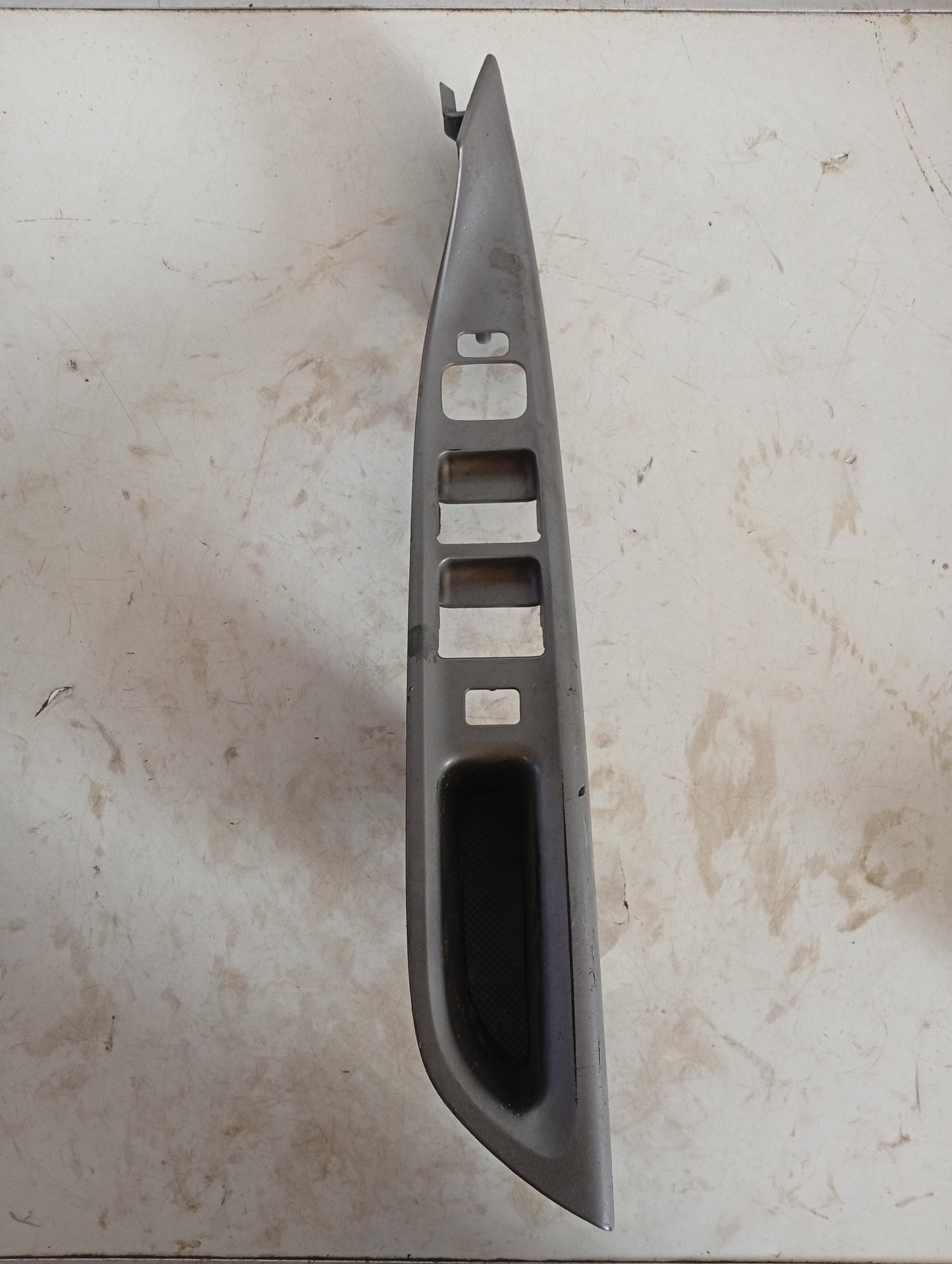 Embellecedor Mando Eleva Vidrio Piloto Mazda6 2005