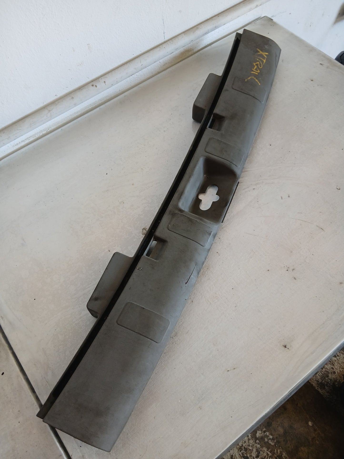 Moldura Inferior Maletero Cerradura Maleta Nissan Xtrail 2004 2008