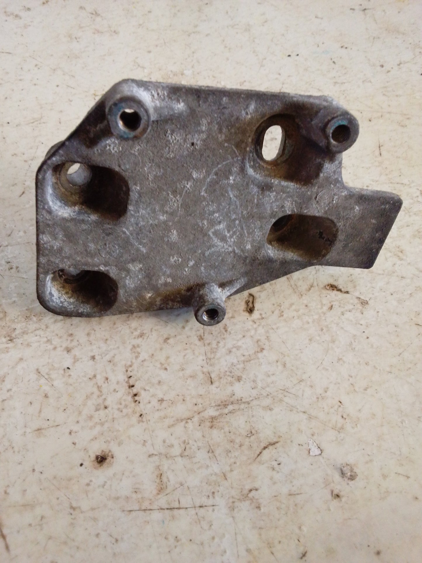 Soporte Bobina Encendido Volkswagen Jetta 2.0 2001 2005