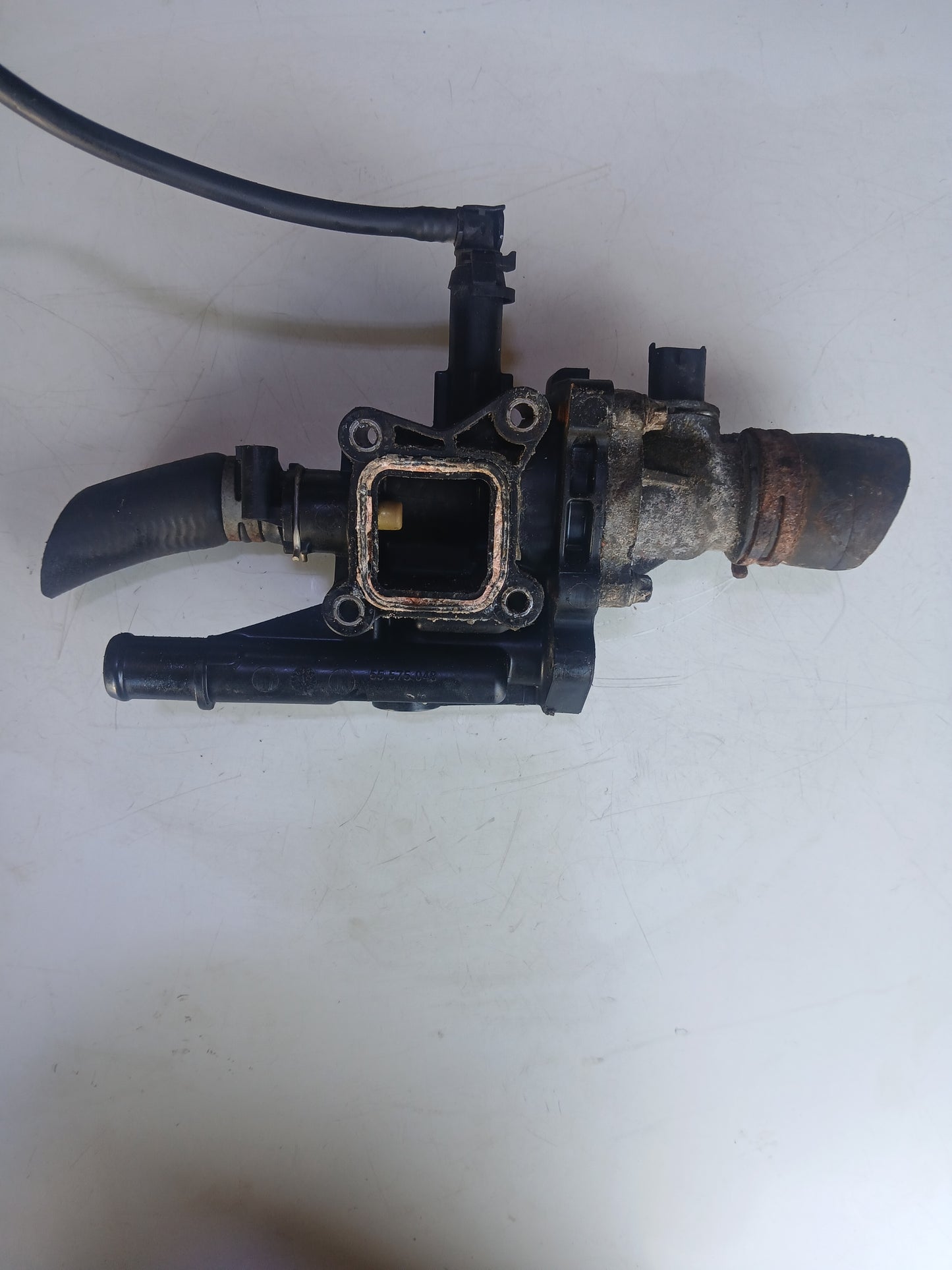 Toma De Agua Plastica Chevrolet Cruze 1.8