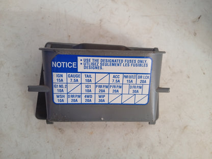 Guantera/Tapa Fusiblera Toyota Tacoma 2005 2011