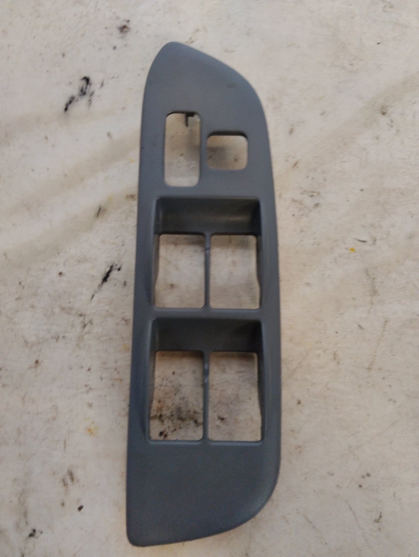 Embellecedor Mando Eleva Vidrio Toyota Rav4