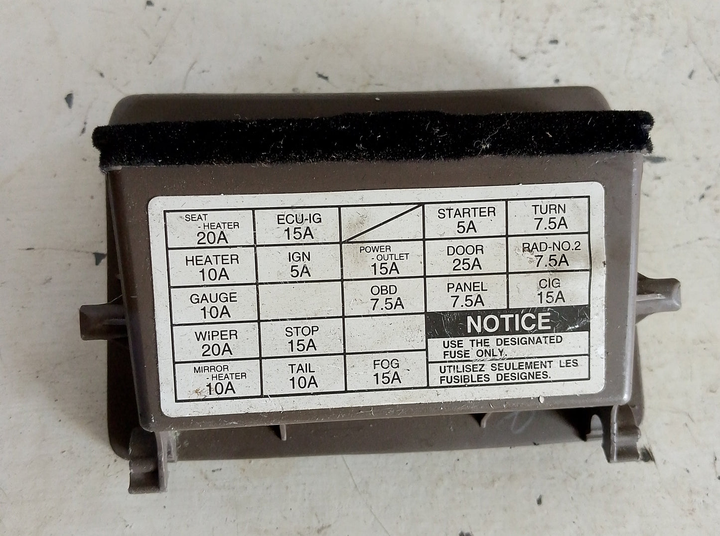 Guantera/Tapa Fusiblera Toyota Camry 1997 2001