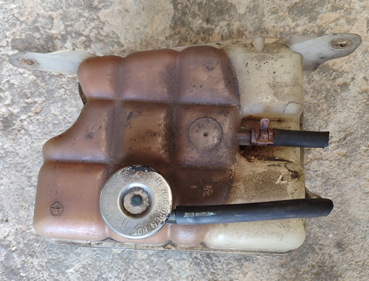 Envase Deposito Agua Jeep Liberty KJ 2002 2006