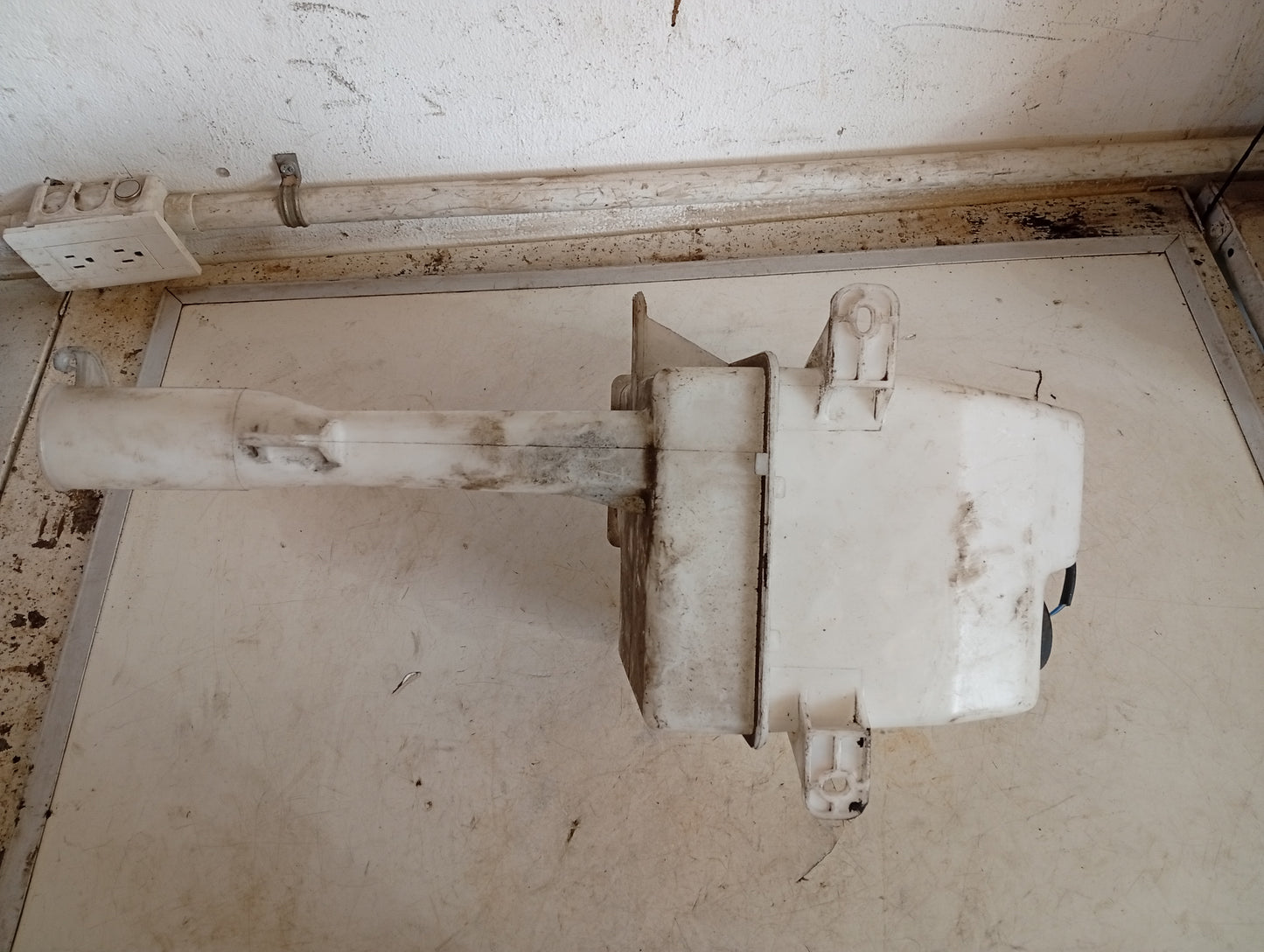 Envase Deposito Limpiaparabrisa Hyundai Sonata 2012