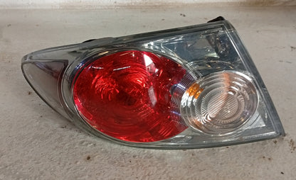 Stop Esquina Mazda6 Fondo Blanco