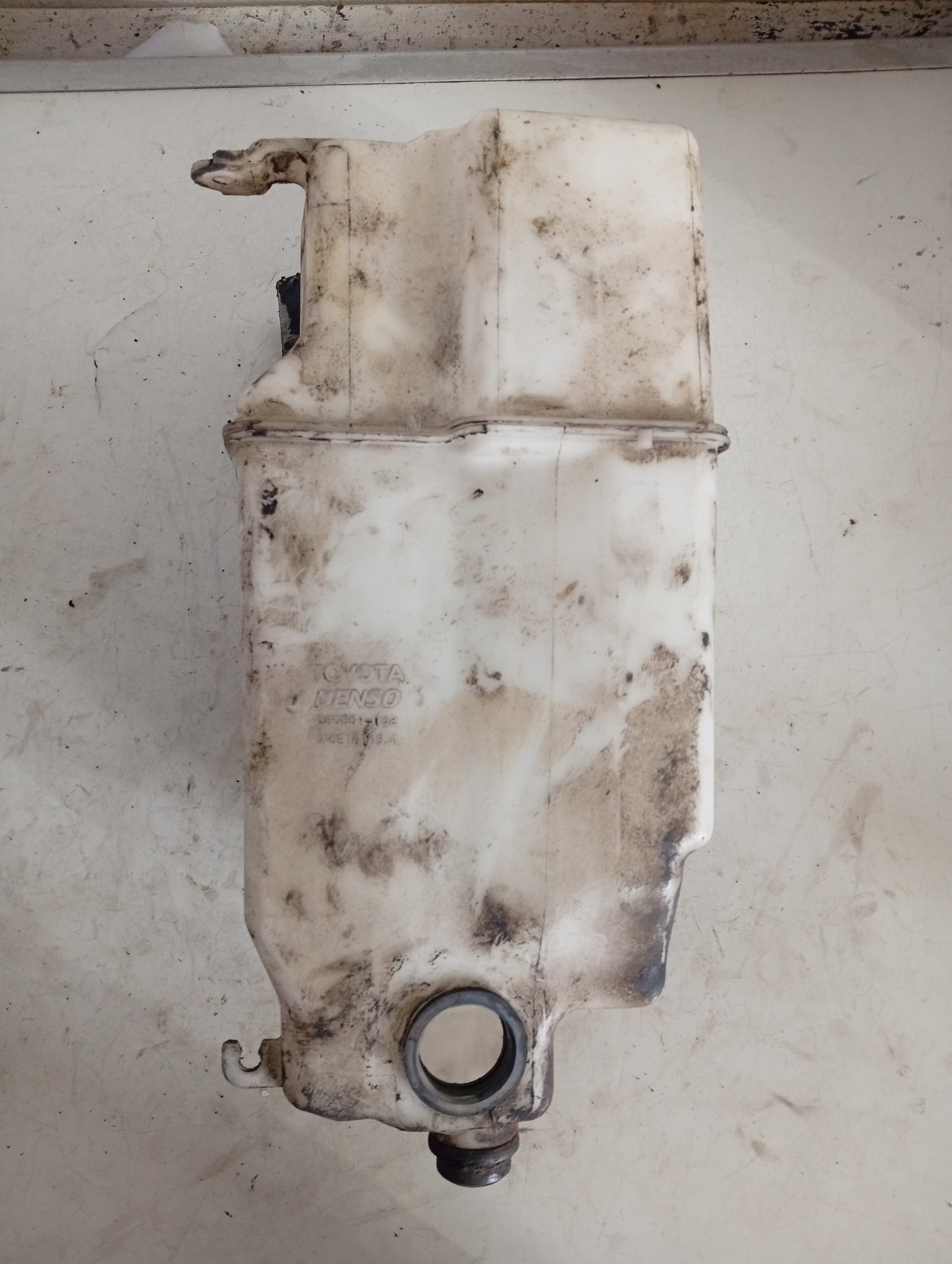 Envase Deposito Limpiaparabrisas Toyota Tacoma 2005 2011