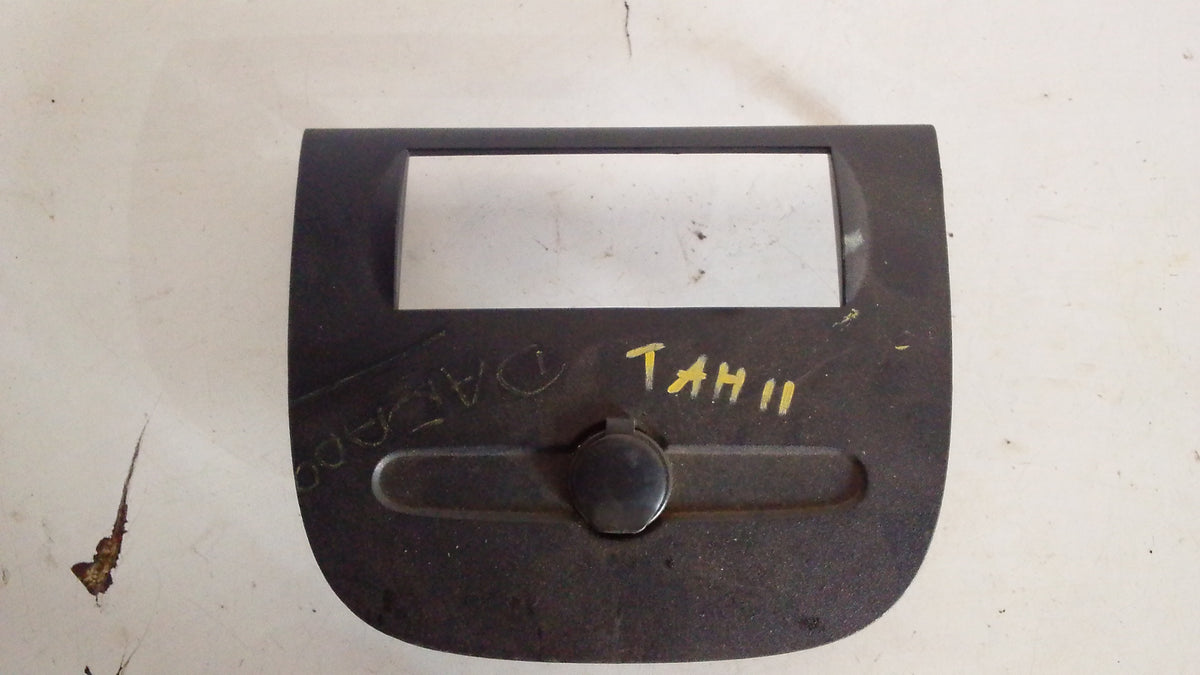 Embellecedor Mando Aire Consola Trasera Chevrolet Tahoe 2005 2010