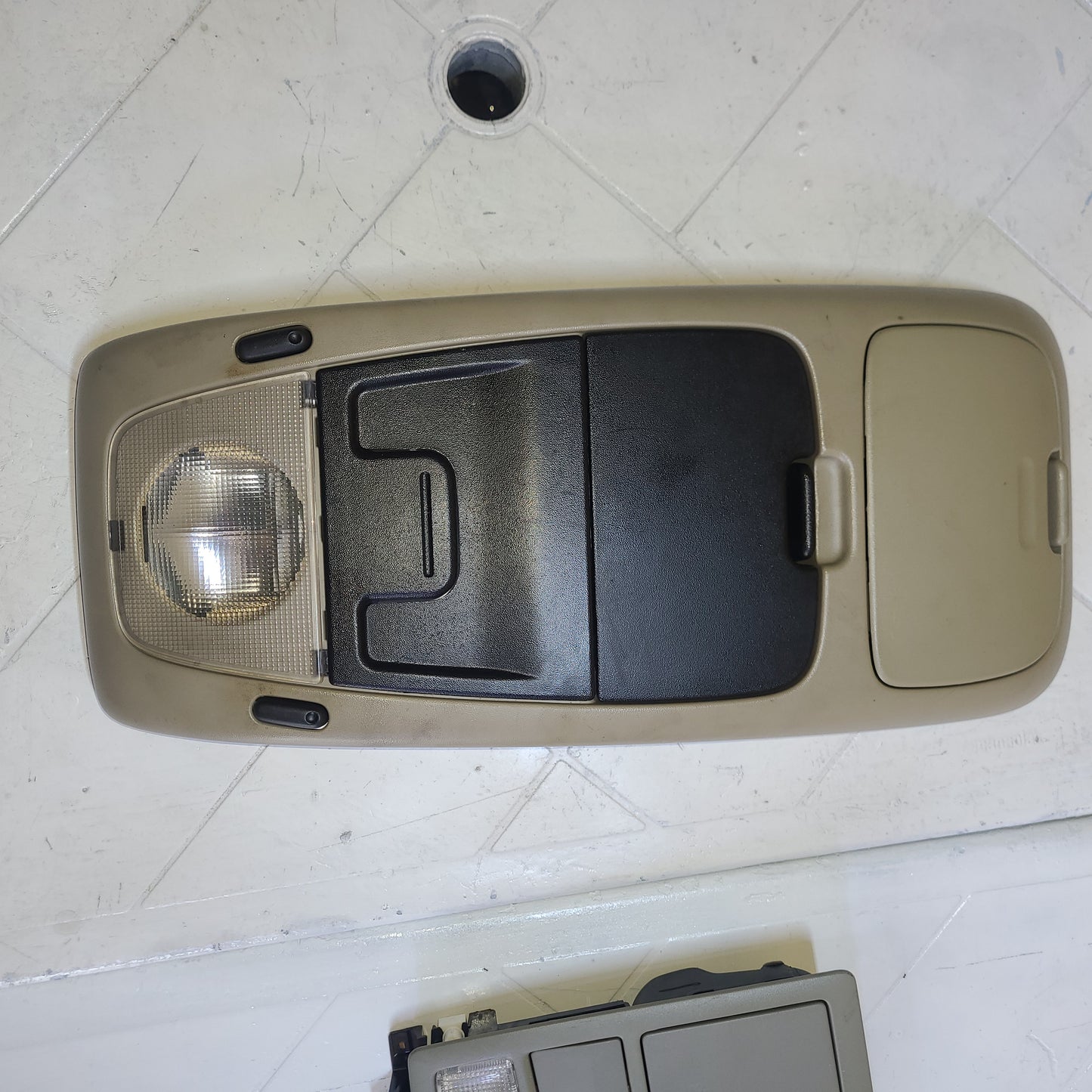 Lampara Luz Techo Delantero Ford Explorer 2002 2010