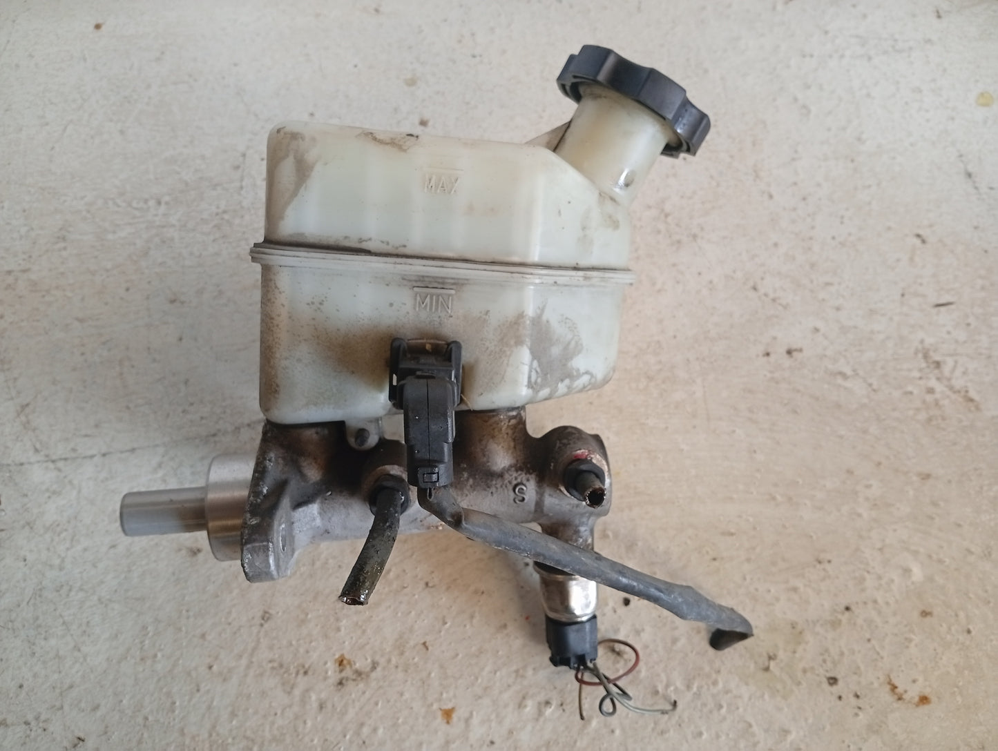 Bomba De Freno Con Sensor Hyundai Tucson Sportage Original