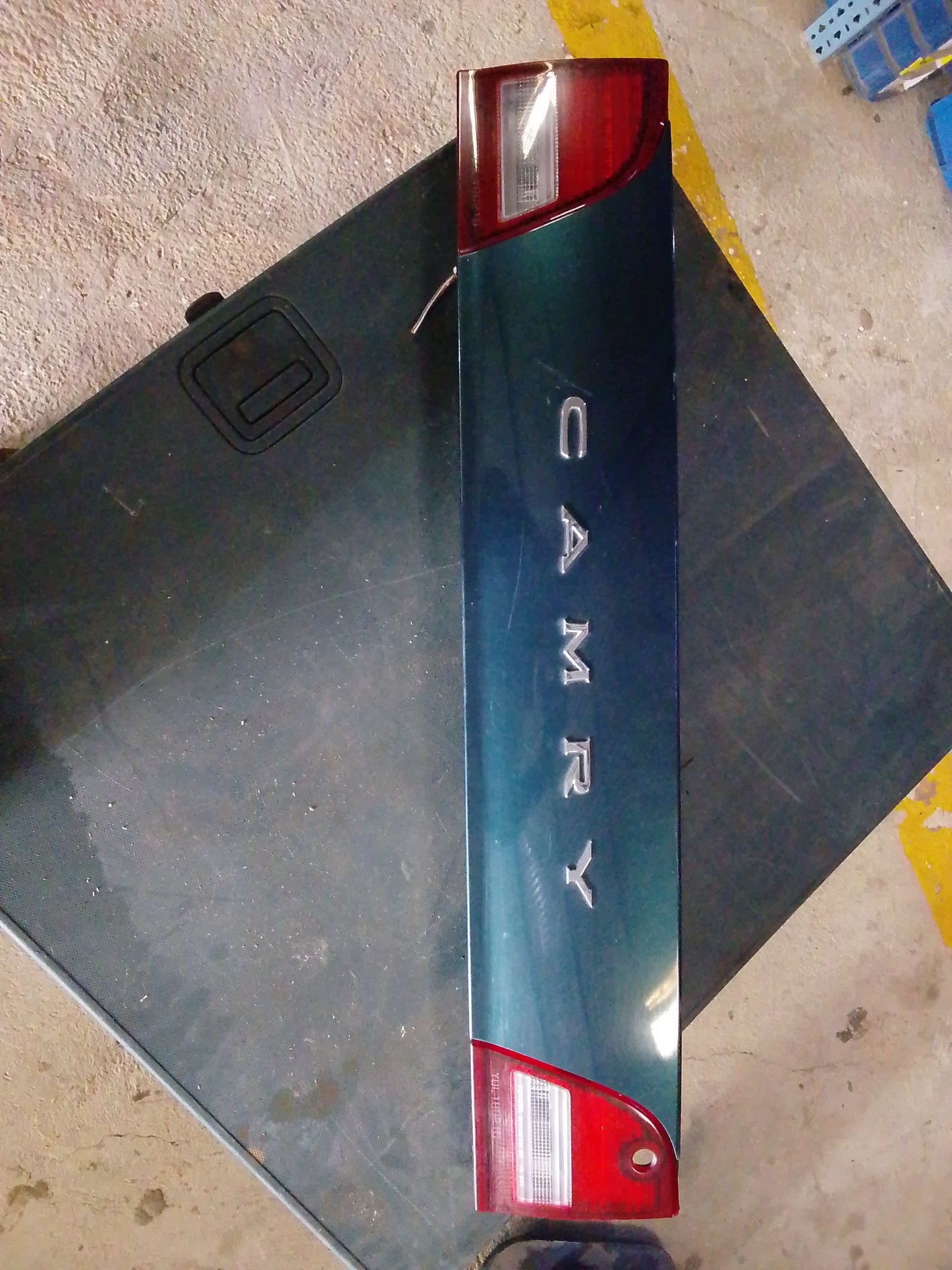 Embellecedor Maleta Toyota Camry 1996