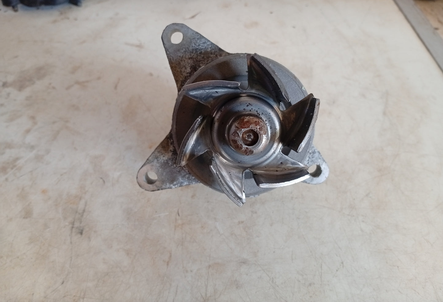 Bomba Agua Mazda3