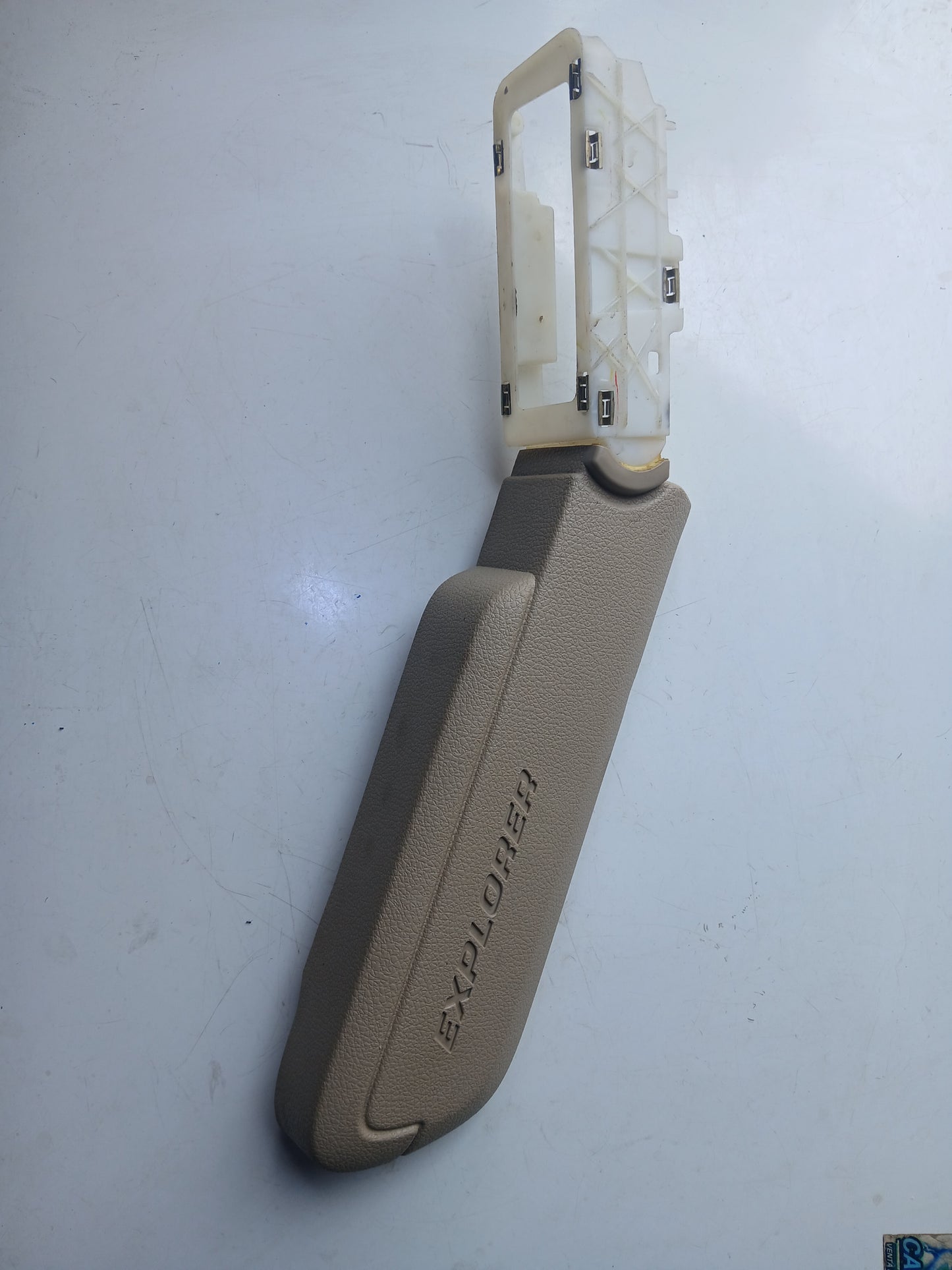 Apoya Brazos Ford Explorer Eddie Bauer Beige 2006 2010