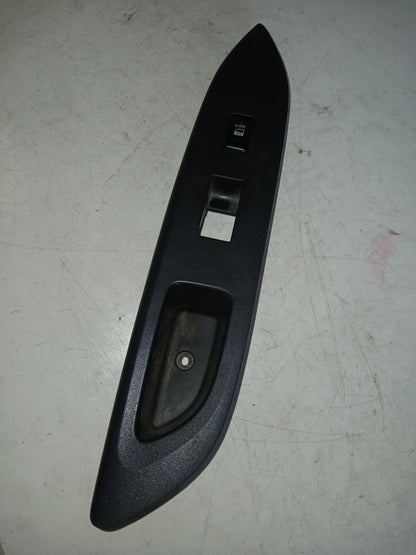 Embellecedor Mando Eleva Vidrio Toyota Yaris Belta 2007 2012