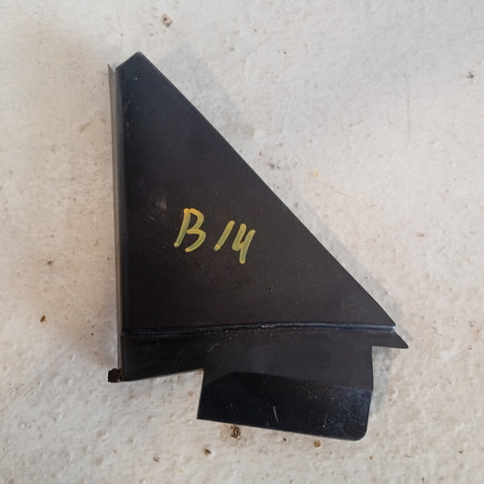 Tapa Triangulo Interno Retrovisor Nissan Sentra B14