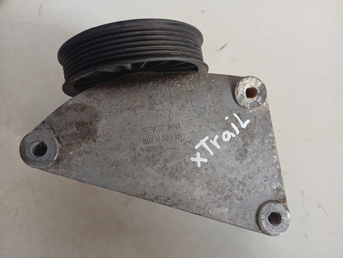 Soporte Polea Compresor Nissan Xtrail 2004 2007 2.5