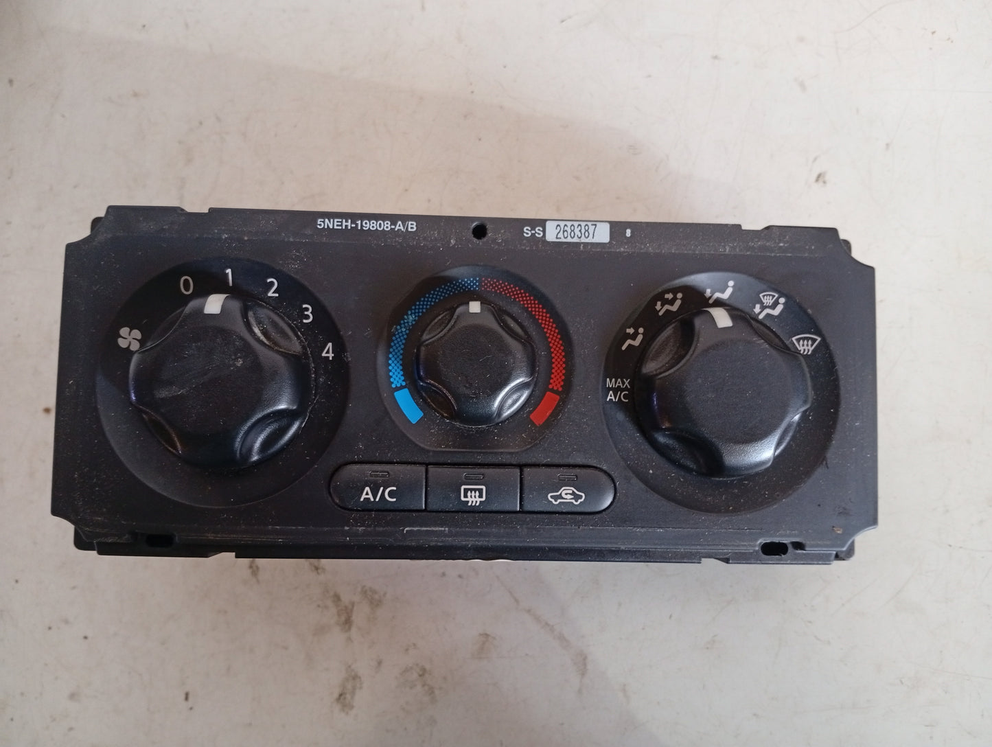 Mando Aire Acondicionado Nissan Frontier 2005