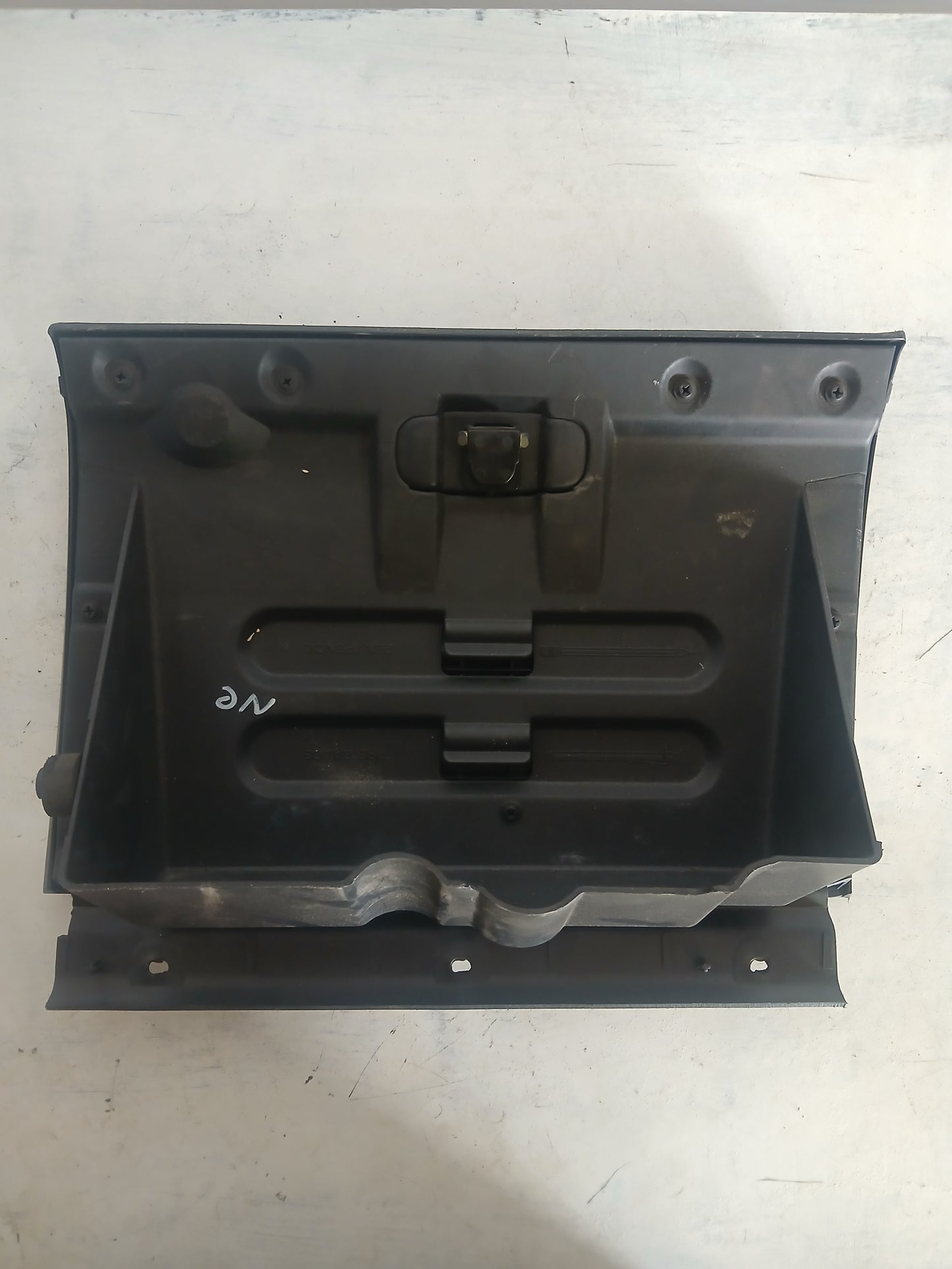 Guantera Inferior Dodge Neon 2000 2005