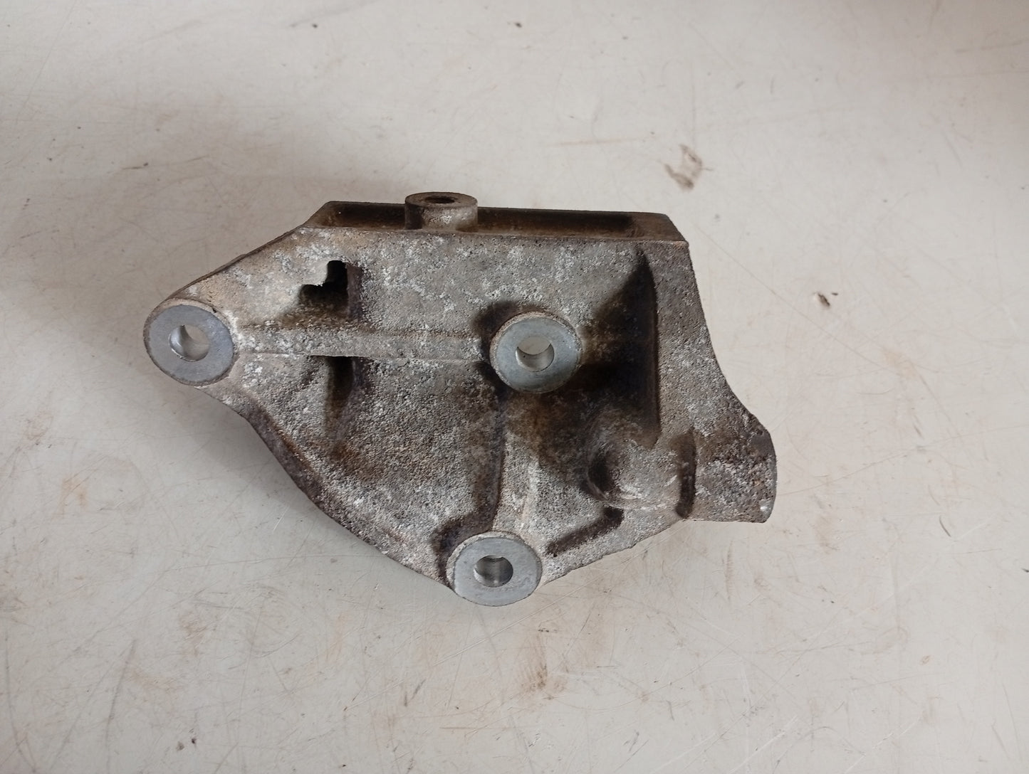 Soporte Alternador Suzuki Grand Vitara 2.7