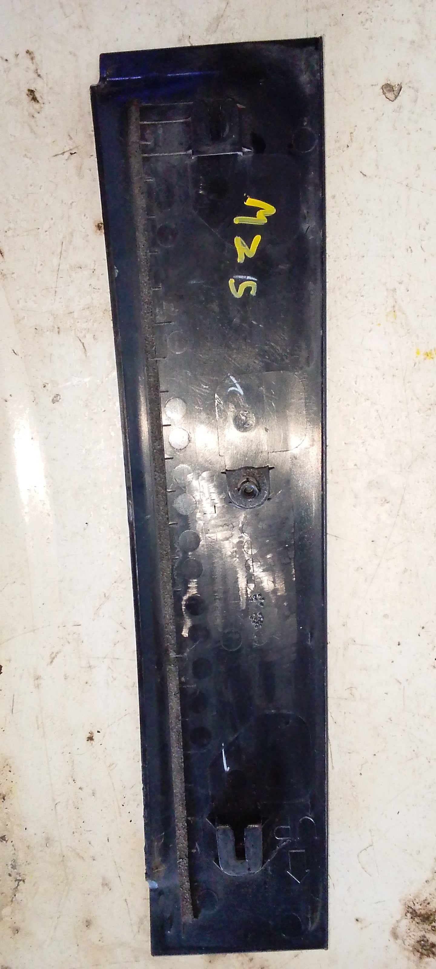 Moldura Externa Ventana Puerta Delantera Mazda 5
