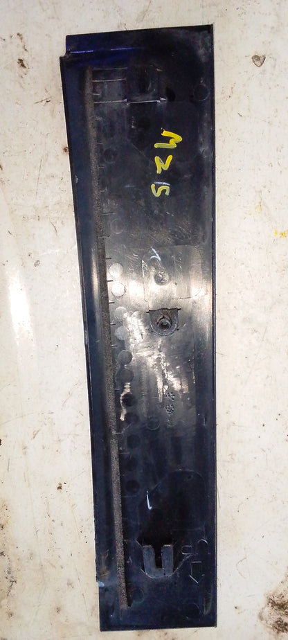 Moldura Externa Ventana Puerta Delantera Mazda 5