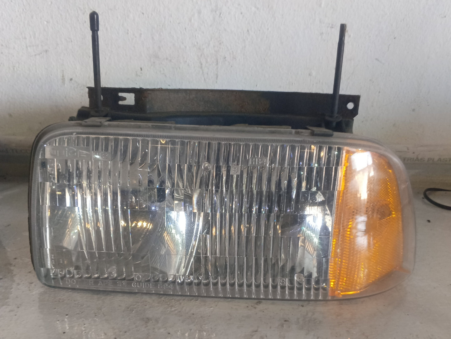 Faro Delantero GMC Sierra 1994-1997