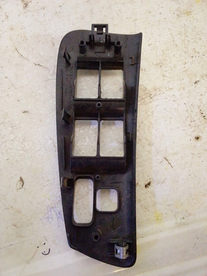 Embellecedor Mando Eleva Vidrio Piloto Toyota Corolla