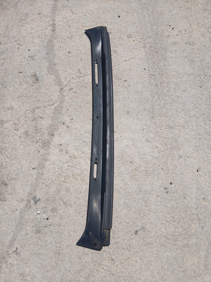 Moldura Goma de Puerta Area de Carga Chevrolet Suburban 2002