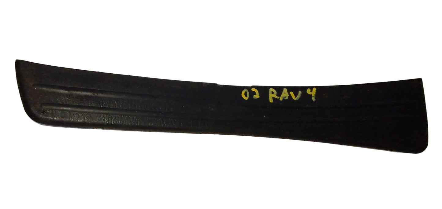 Moldura Protectora Borne Trasero Toyota Rav4 2002