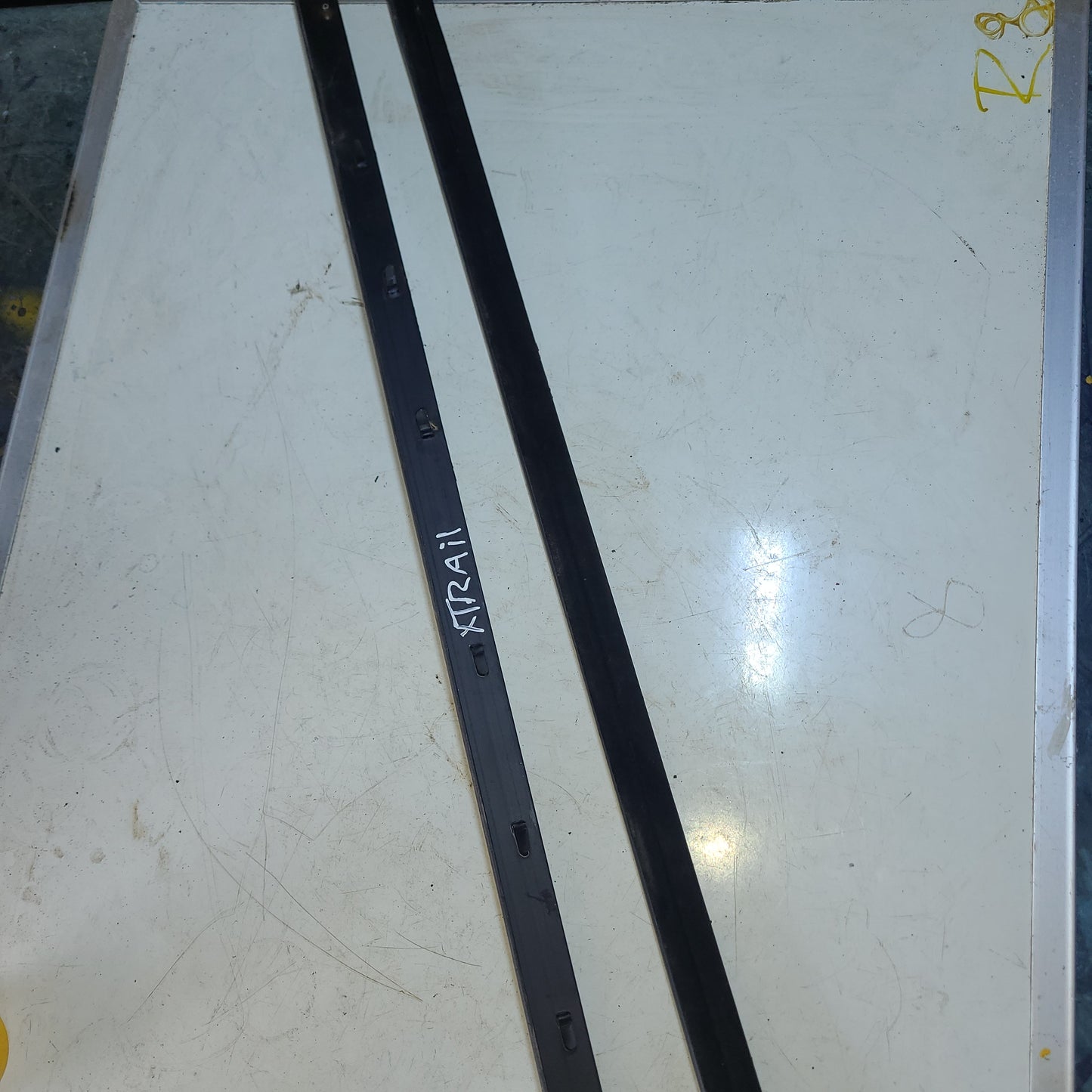 Cepillo Lamevidrio Interno Nissan Xtrail 1999 2007