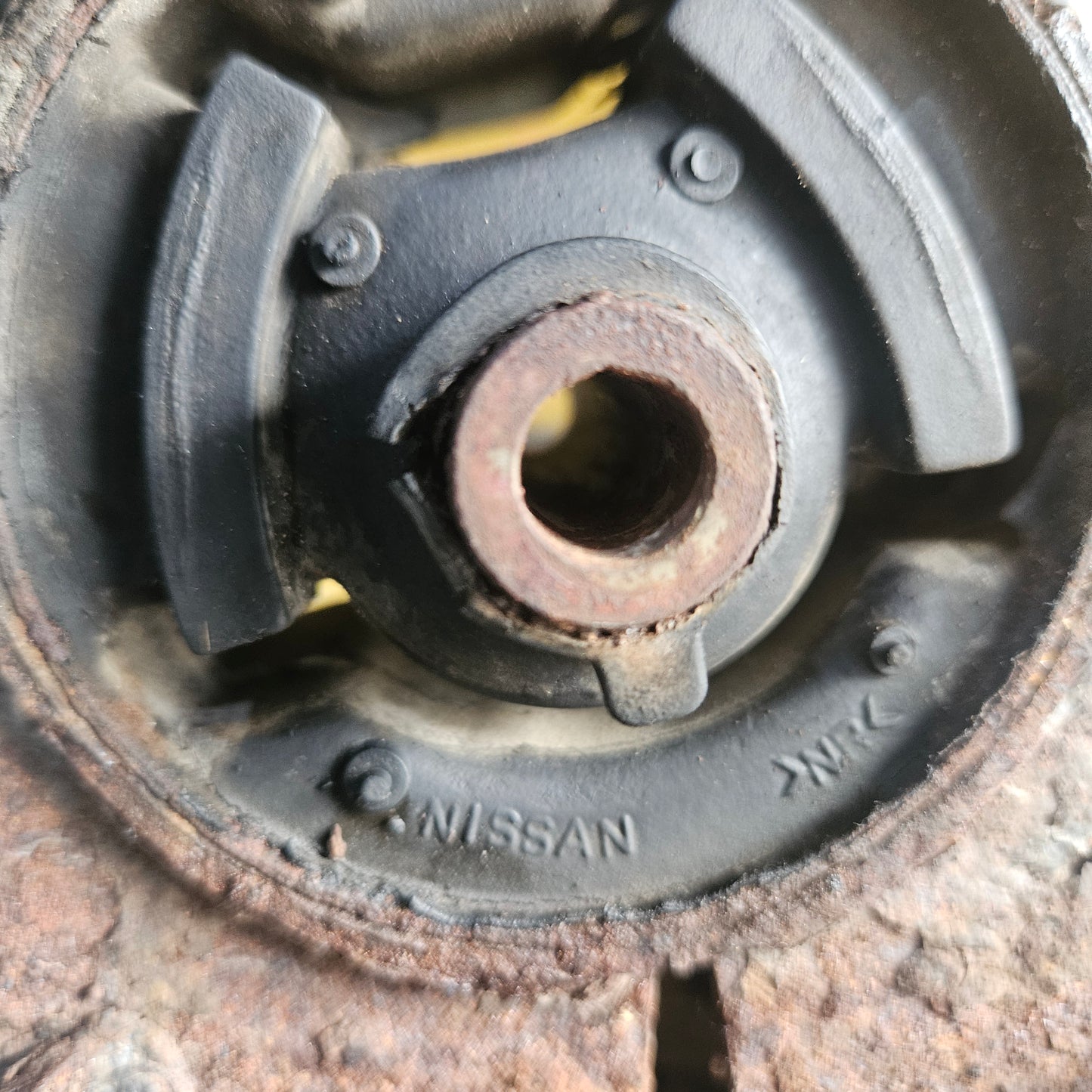 Soporte De Caja Sincronico Nissan B15 Original