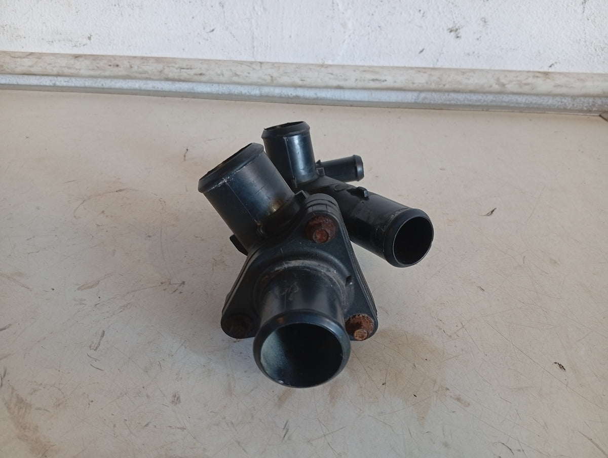 Toma De Agua Plastica Ford Fusion