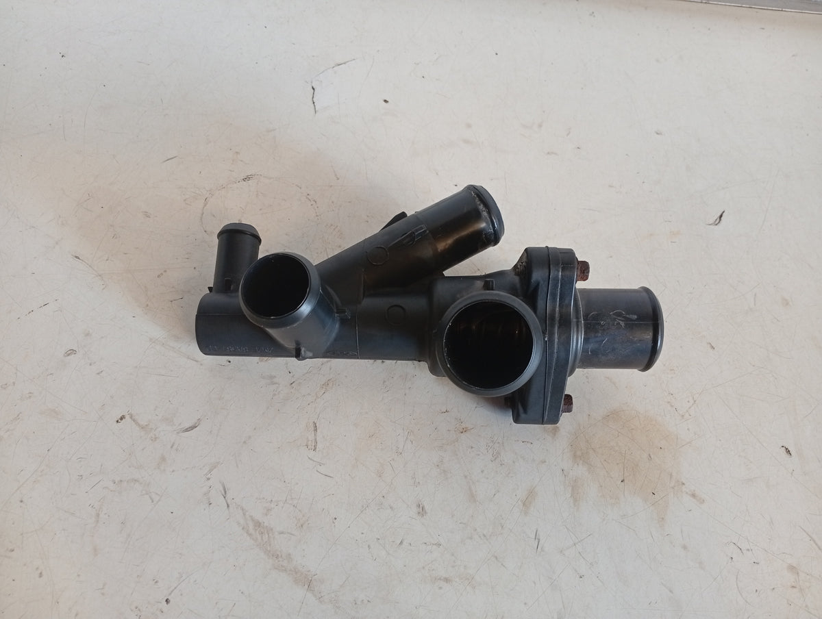Toma De Agua Plastica Ford Fusion