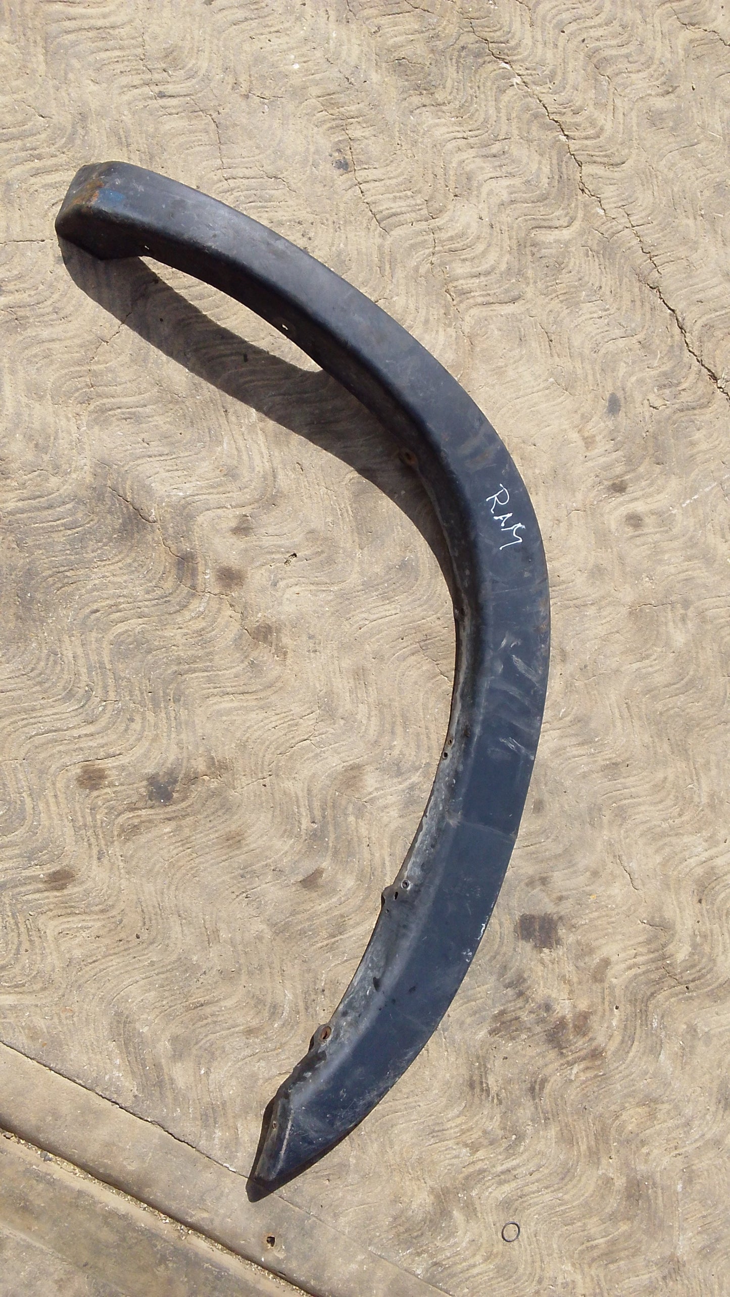 Moldura Buche Delantero Dodge Ram 2008
