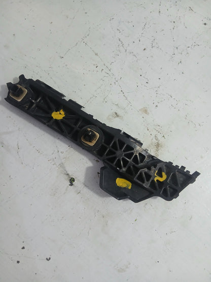 Base Parachoque Trasero Soporte Guia Toyota Yaris 2006 2010 Sport