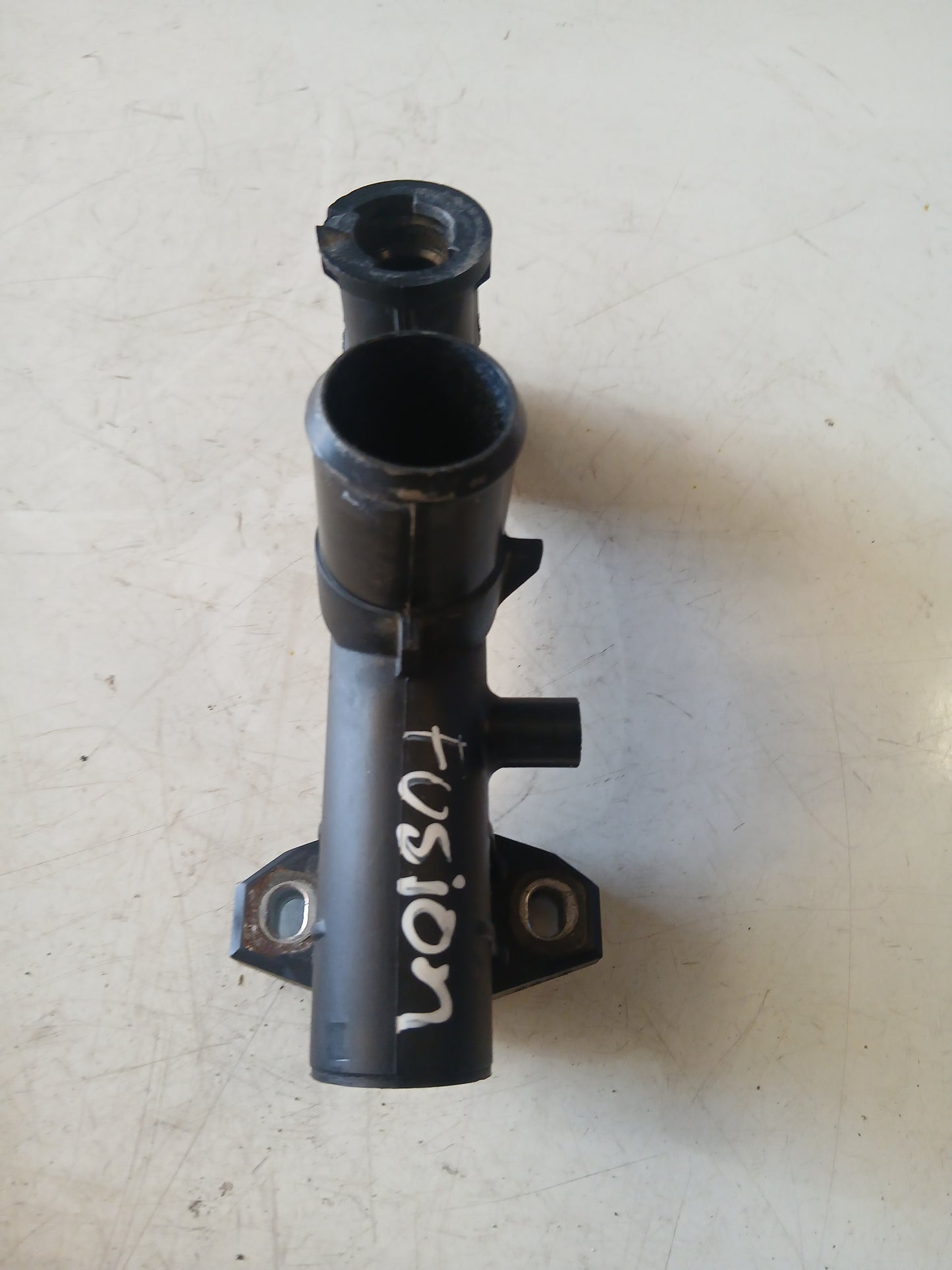 Toma De Agua Plastica Ford Fusion 3.0