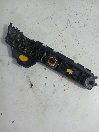 Base Parachoque Trasero Soporte Guia Toyota Yaris 2006 2010 Sport